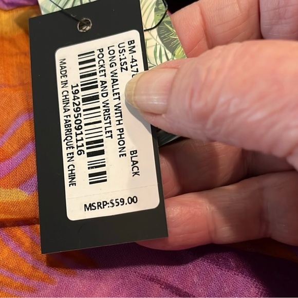 Badgley Mischka Black Wallet with Textured Material and Gold Logo - Picture 6 of 6